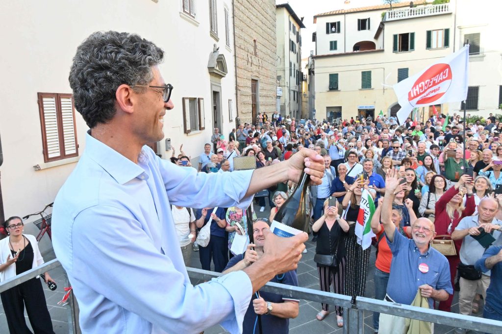 Il sindaco di Pistoia Capecchi festeggia la vittoria