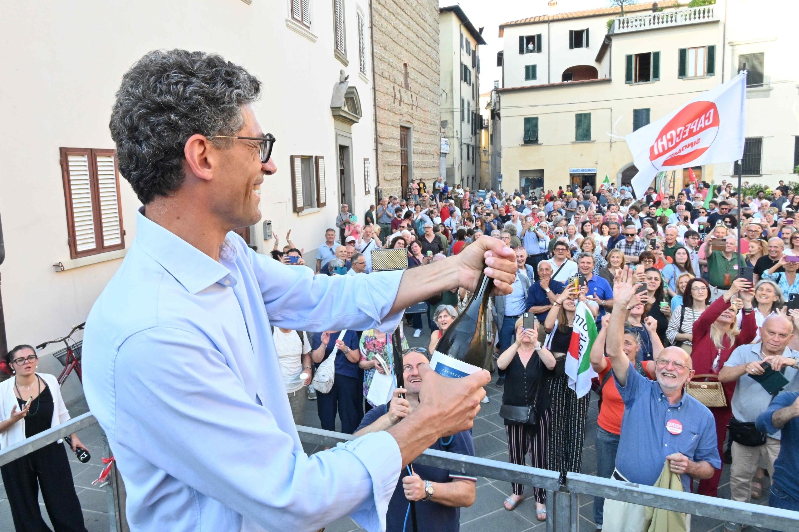 Il sindaco di Pistoia Capecchi festeggia la vittoria