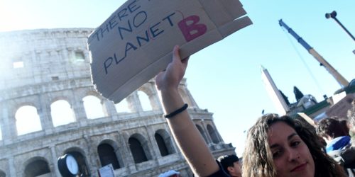 Clima: studenti romani 'rispondo' ad appello Greta Thunberg, al Colosseo pronta la 'marcia per futuro pianeta'-foto 10